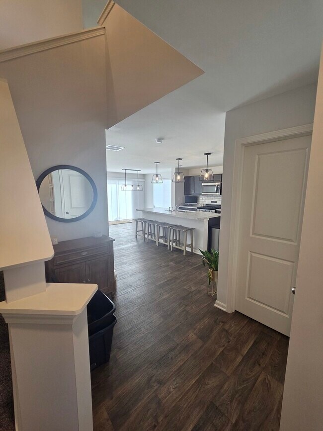 Photo - 719 Wellington Ln