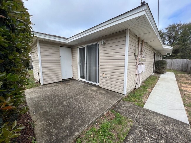 Photo - Gulf Breeze - Green Briar Estates - 2 bedroom, 1 bathroom - water and lawn care included