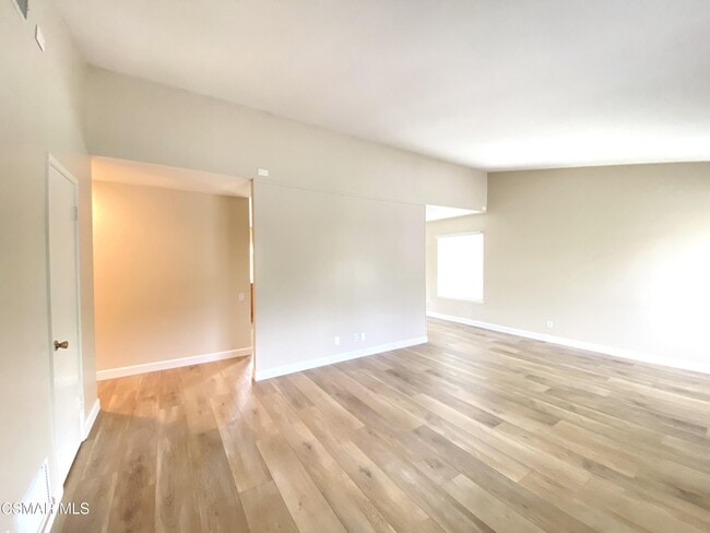 Photo - 898 Silver Cloud St