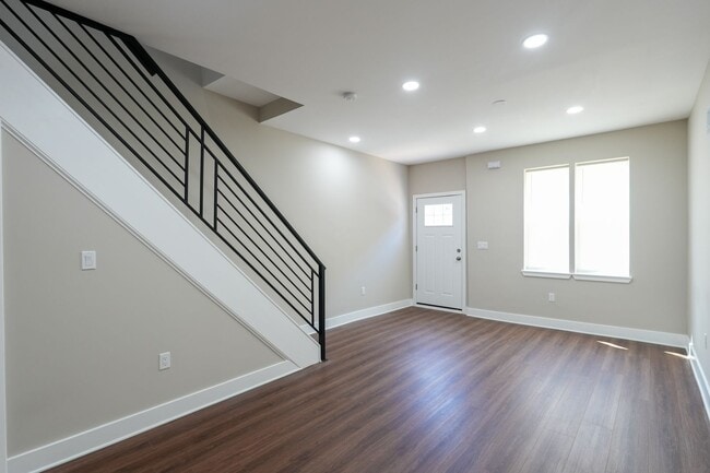 Photo - 1709 Moore St