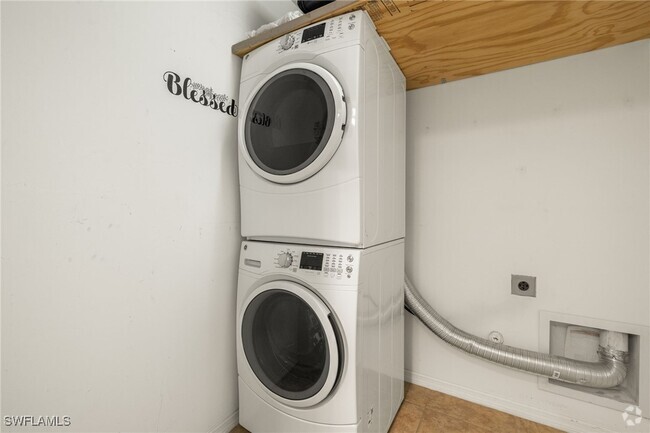Building Photo - 7765 Mikasa Dr Rental