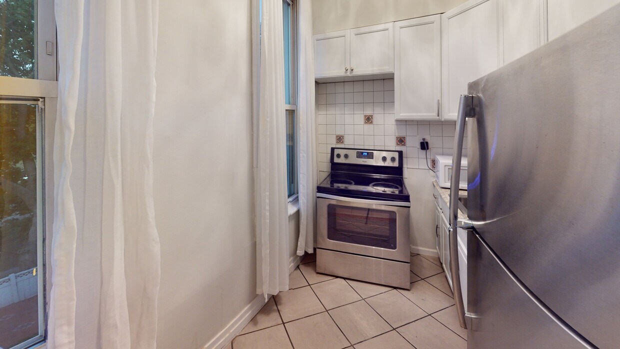 Photo - Private bedroom in 5 bed/2 bath Home