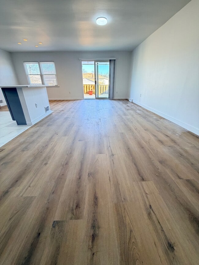 Photo - 15-75-75 208th Pl Unidad #2FL