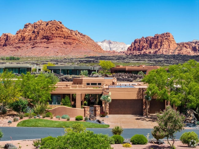 Panoramic Lava and Red-Rock Vista From Your Private Retreat - 1500 E Split Rock Dr Rental
