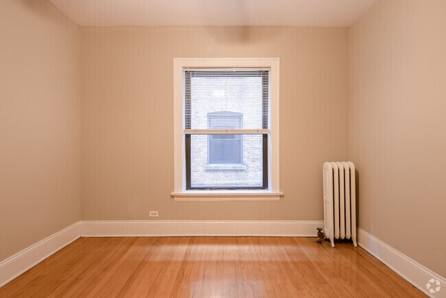 2BR, 1BA - 805SF