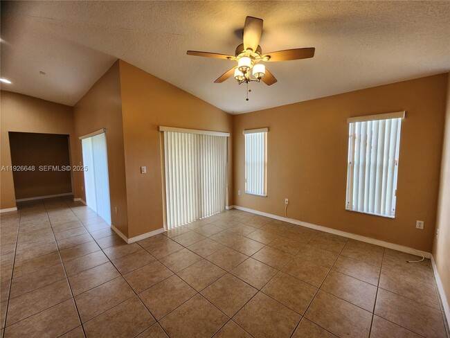 Photo - 1580 NE 35th Ave