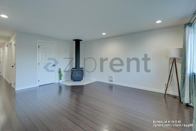 Photo - 732 Natalie Pl