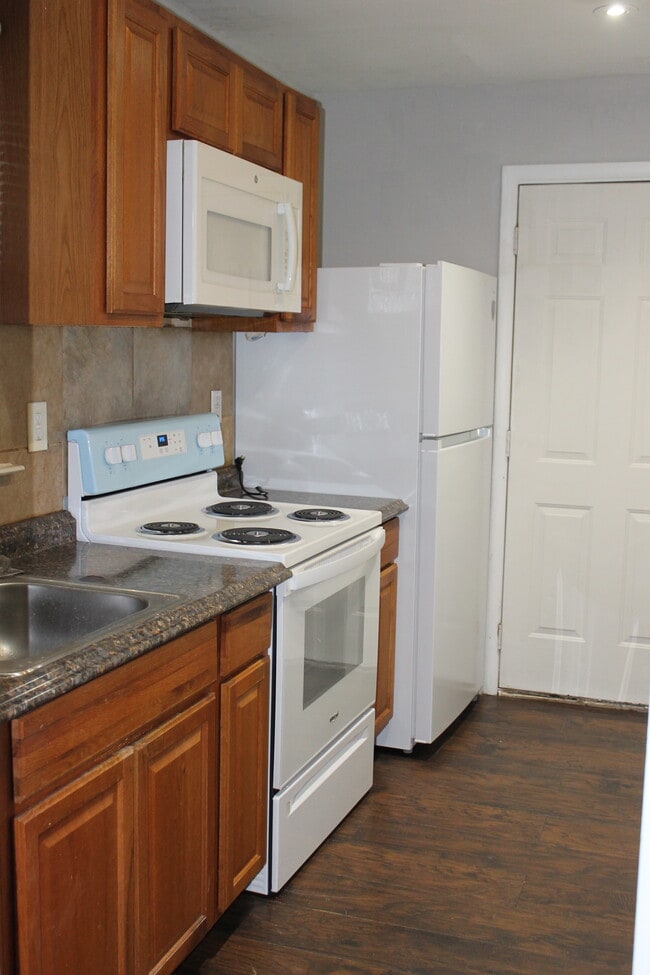 Building Photo - 756 Sunset Blvd SW Unit Suite B