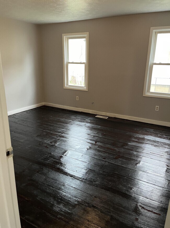 Photo - 309-311-311 Frost Ave