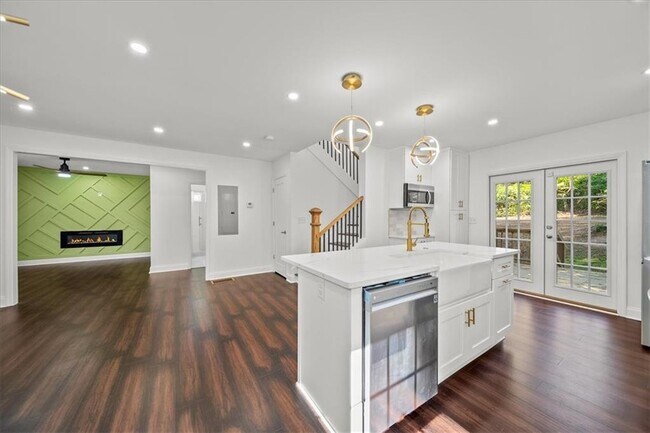 Photo - 1415 Almont Dr SW