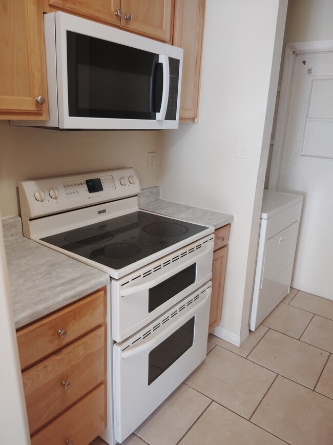 Glasstop stove - 4507 67th St W Unit A