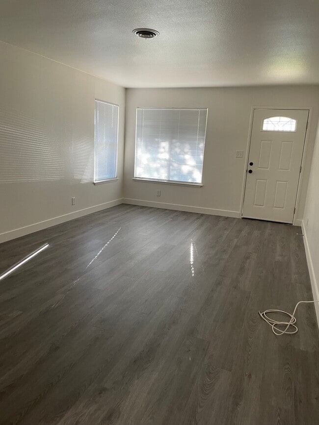 Photo - 1098 Wayland Ave