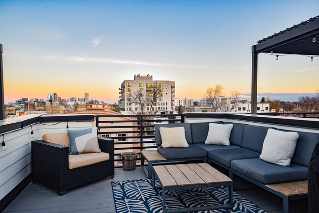 Building Photo - 3520 W Conejos Pl