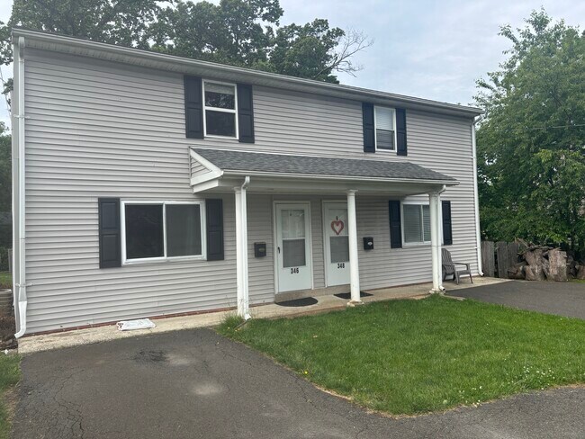 Building Photo - 346 Kalmia St