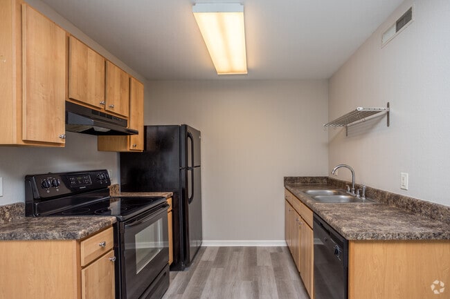 1BR, 1BA - 445 SF