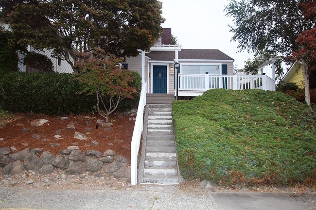 Building Photo - PRIVATE 3 BED SEATTLE HOME FOR RENT W EASY COMMUTE & BIG LOT