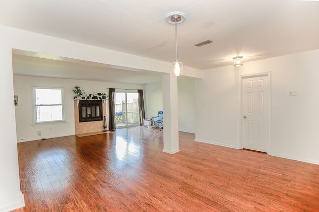 Photo - "Charming Kempsville Lake Townhome – Great Amenities & Location!"