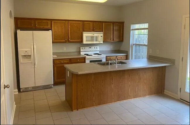 Photo - 553 Rosedale Ave