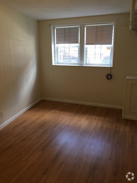 Building Photo - 120 Sutherland Rd Rental