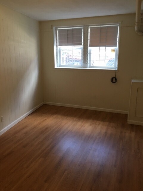 Building Photo - 120 Sutherland Rd Rental