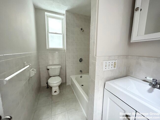 165 Grove St Unit 6
