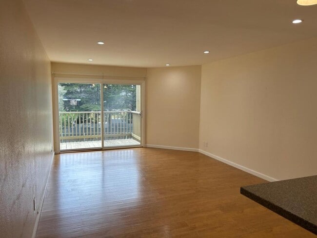 Photo - 361 Half Moon Ln Unit 313