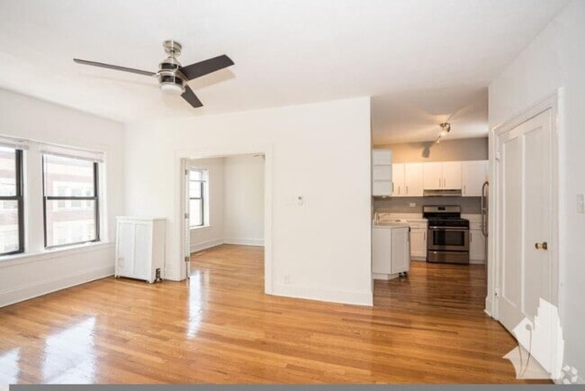 Building Photo - 2 bedroom in Chicago IL 60657 Unit 22-1N Rental