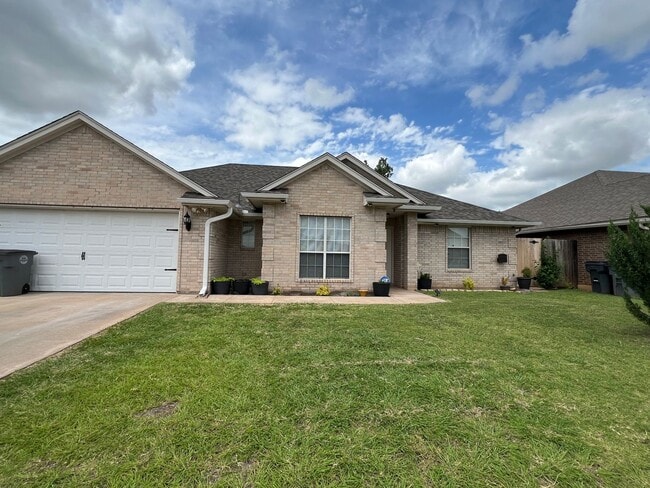 Building Photo - 4425 SW Parkway Dr Rental