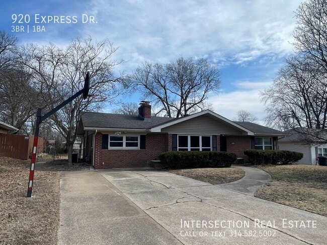 Photo - 920 Express Dr