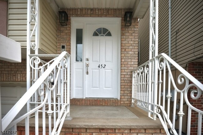 452 Marshall St