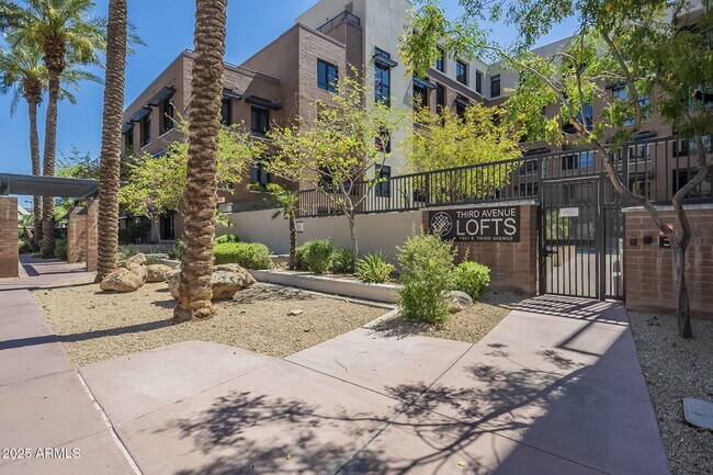 Building Photo - 7301 E 3rd Ave Rental