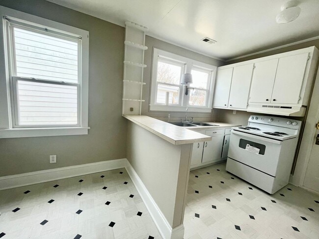 Photo - 803 W Elizabeth St