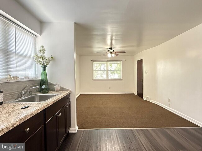 Photo - 182 W Roosevelt Blvd