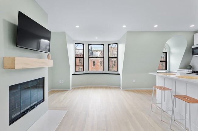 Photo - 14 Concord Sq Unit 4