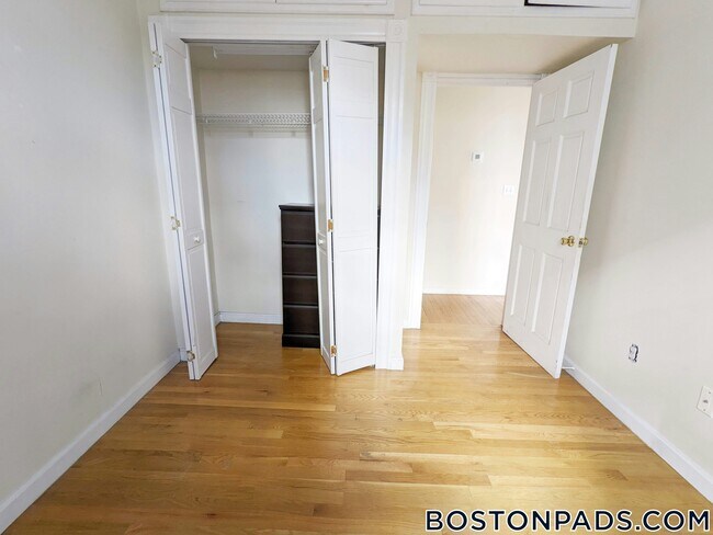 Photo - 4 Bishop Allen Dr Unit 2