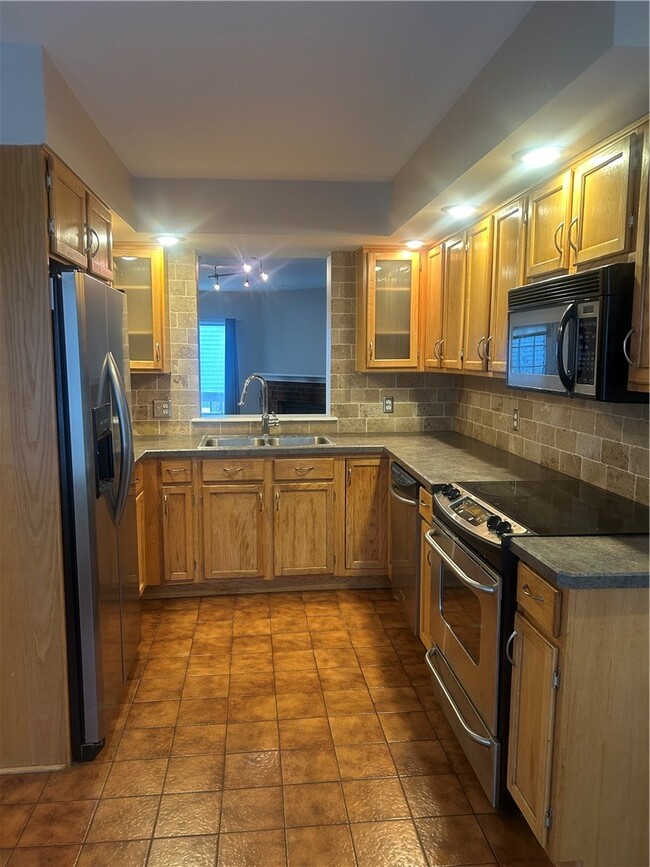 Photo - 395 Alexander St