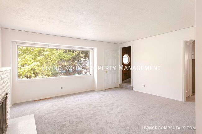 Photo - 3740 SE Tibbetts St