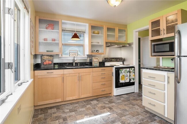 Photo - 9227 18th Ave SW