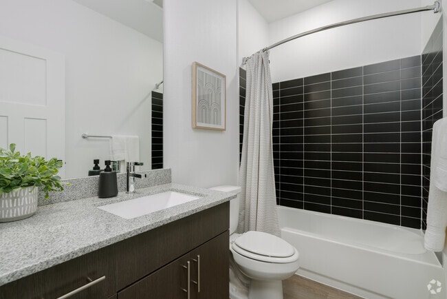 Studio, 1BA - 346SF - Bathroom