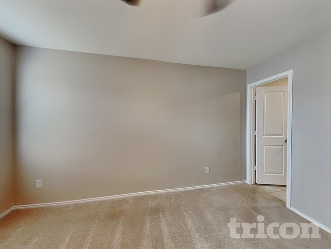 Photo - 1392 Wavelet Dr