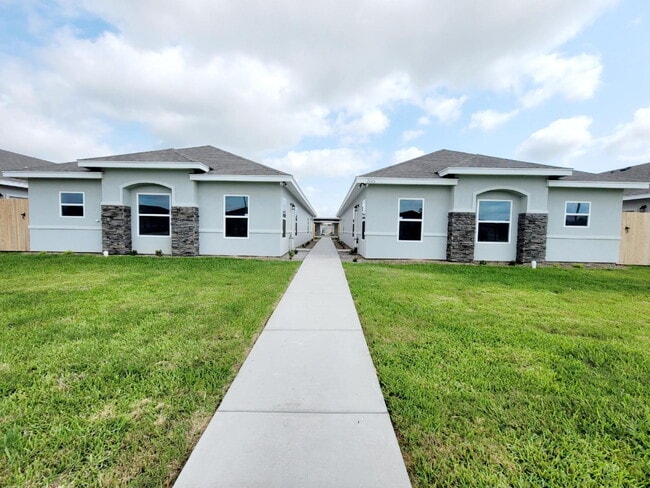 Building Photo - "Spacious 3-Bedroom Haven with Elegant Granite Touches in Weslaco!" Unit 2, 2105-2 Stauffer
