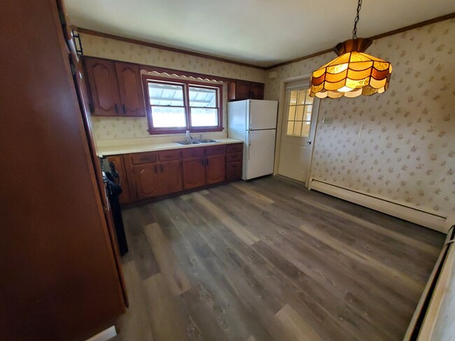 Photo - Single Family 2 bed/1 bath with HUGE Garag... House