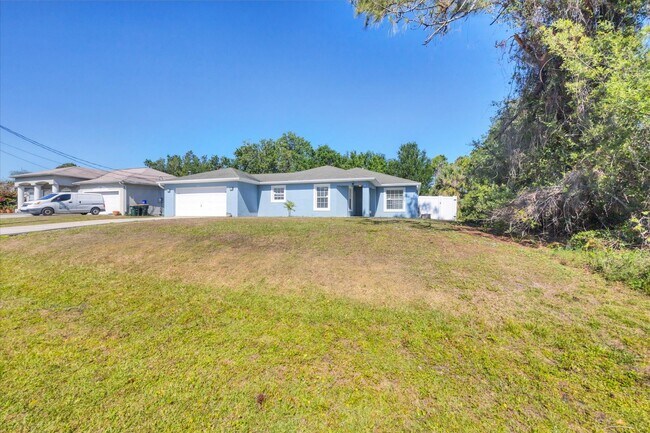 Photo - 2821 Embassy Rd