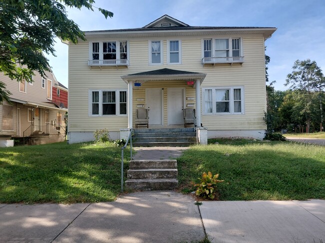 701 E Walnut St