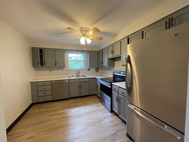 Photo - 112 Woodlawn Ave Unit Apt 2