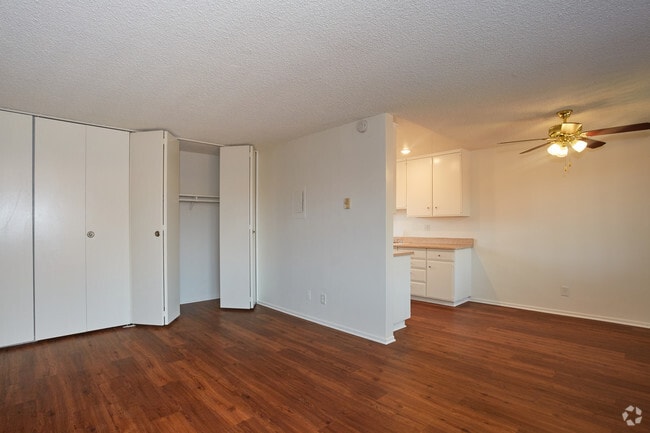 1BR, 1BA - 651 SF