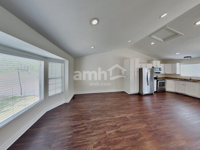 Photo - 129 W 1225 N