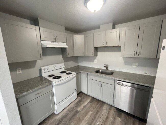 Photo - 307 W Reynolds Ave