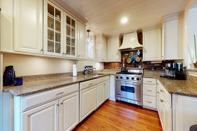 Photo - 127 Pinckney St Unit 1