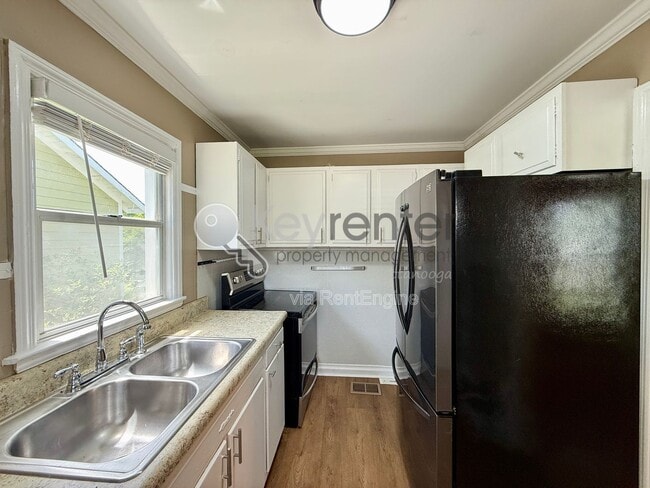 Photo - 308 Druid Ln